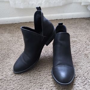 Universal Thread Black Boots